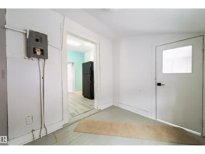 10803 93 ST NW photo 24