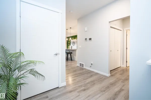 9232 224 ST NW NW photo 3