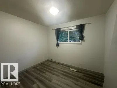 11026 155 ST NW photo 24