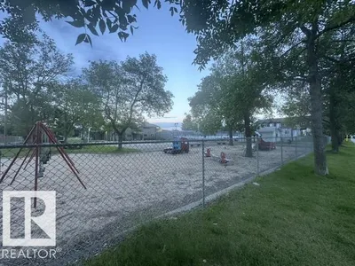 11026 155 ST NW photo 32