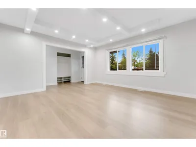 7928 82 AV NW photo 11