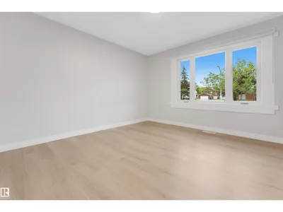 7928 82 AV NW photo 17