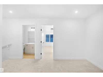 7331 181 AV NW photo 17