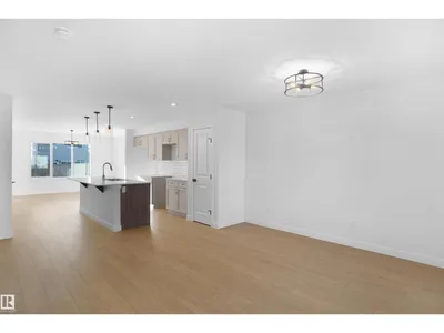 7331 181 AV NW photo 4