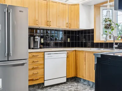 10830 159 ST NW photo 15
