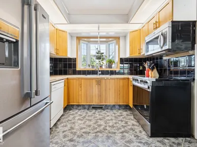 10830 159 ST NW photo 16