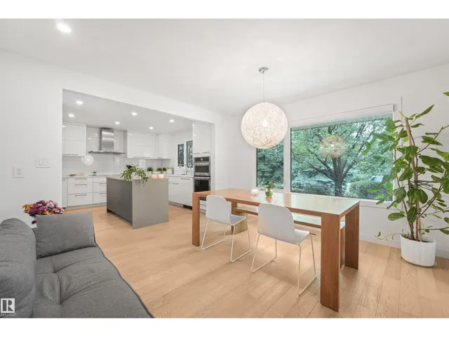 14128 98 AV NW, Edmonton