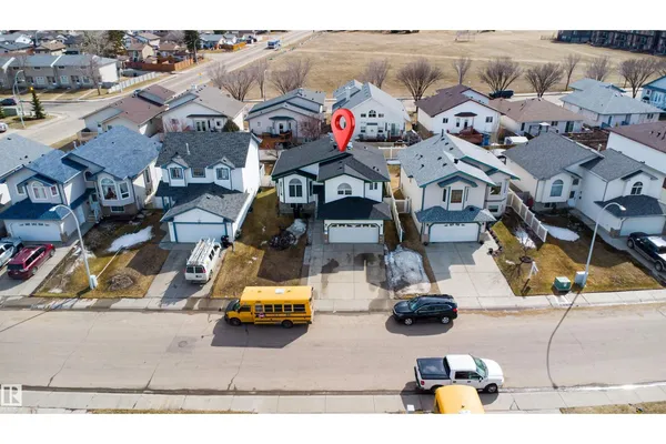 2915 151A AV NW photo 3