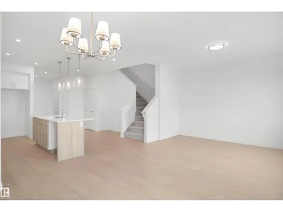 20916 16 AV NW photo 11