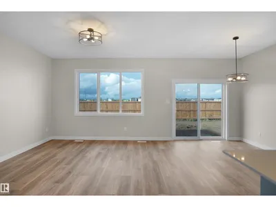 20924 16 AV NW photo 5