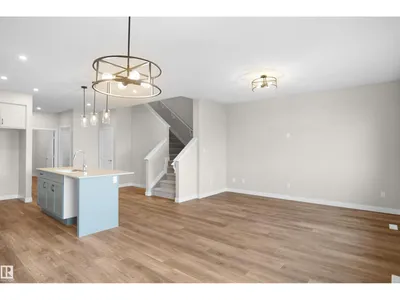 20924 16 AV NW photo 8
