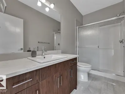 4902 38 ST photo 11
