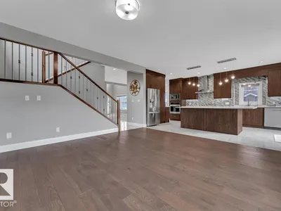 4902 38 ST photo 14