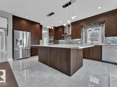 4902 38 ST photo 16
