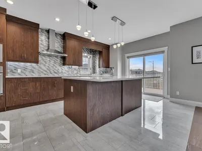 4902 38 ST photo 17