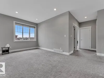 4902 38 ST photo 23
