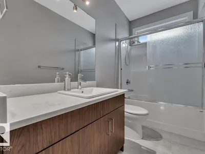 4902 38 ST photo 24