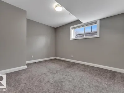 4902 38 ST photo 39