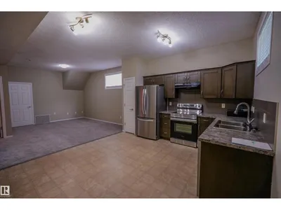122 142 Selkirk PL photo 7