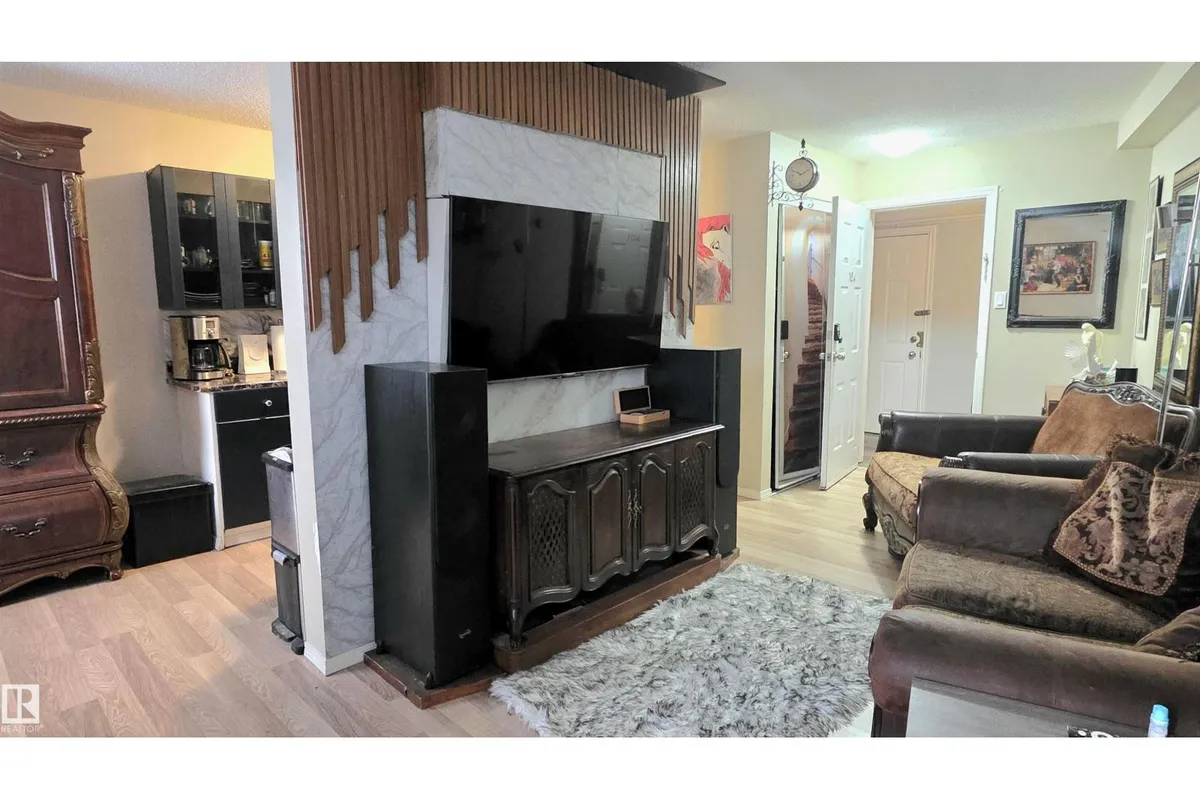 #104 8930 149 ST NW NW exterior