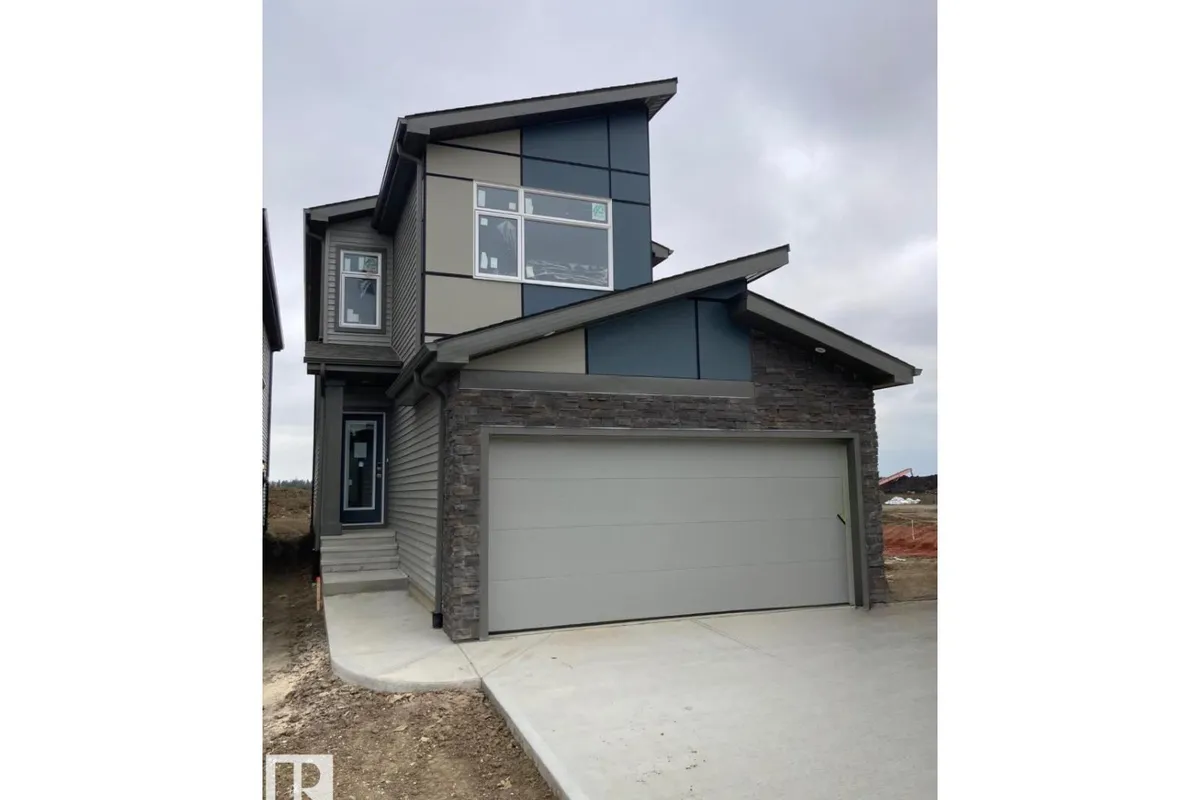 2815 62 ST SW exterior