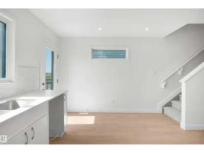 922 19 AV NW photo 16