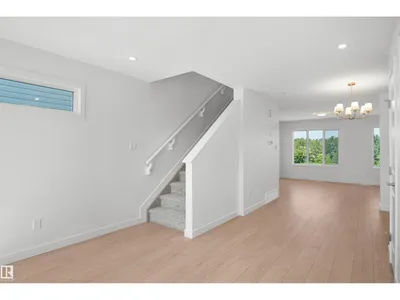 922 19 AV NW photo 17