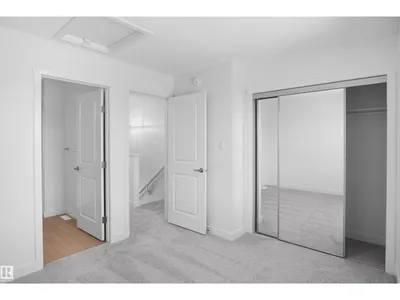 922 19 AV NW photo 23