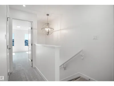 922 19 AV NW photo 25