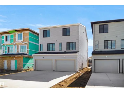 922 19 AV NW photo 29