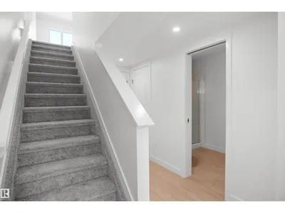 922 19 AV NW photo 4