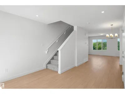 924 19 AV NW photo 10