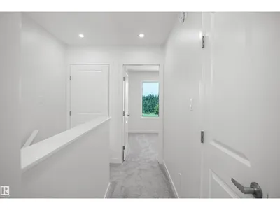 924 19 AV NW photo 12