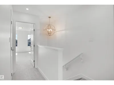 924 19 AV NW photo 13