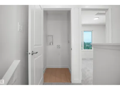 924 19 AV NW photo 24