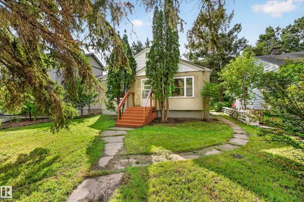 11207 72 AV NW photo 3