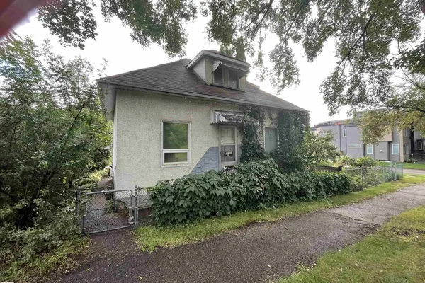 10205 92 ST NW photo 2