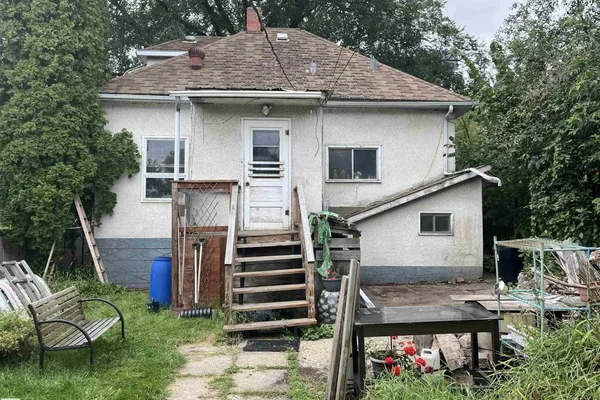 10205 92 ST NW photo 3