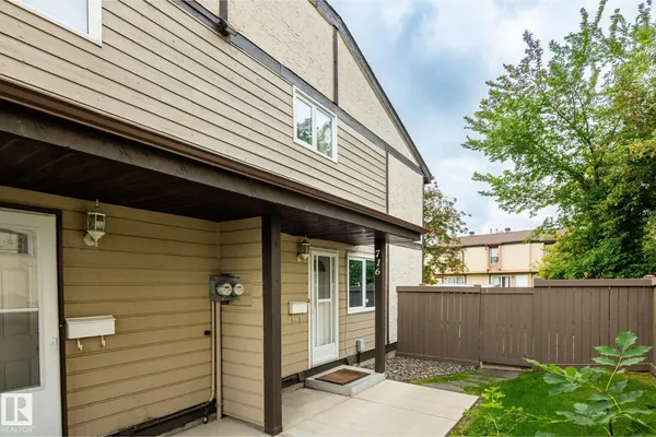 716 clareview RD NW photo 3