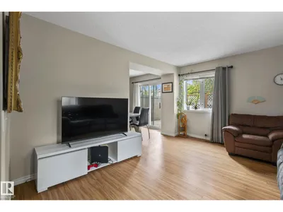 716 clareview RD NW photo 4