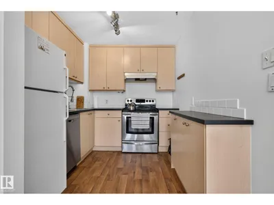 9503 180A ST NW photo 5