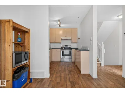 9503 180A ST NW photo 8