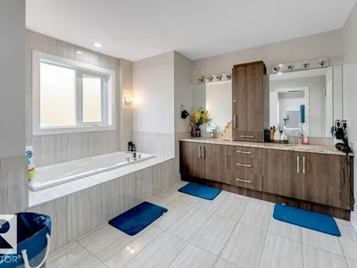 5137 1B AV SW photo 32