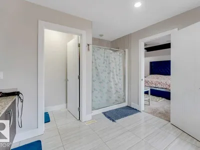 5137 1B AV SW photo 33