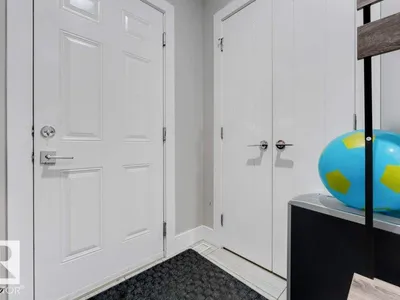 5137 1B AV SW photo 40