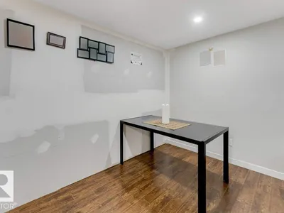 5137 1B AV SW photo 44