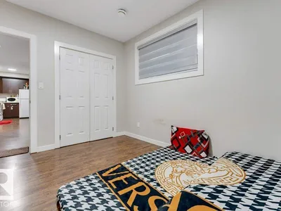 5137 1B AV SW photo 47