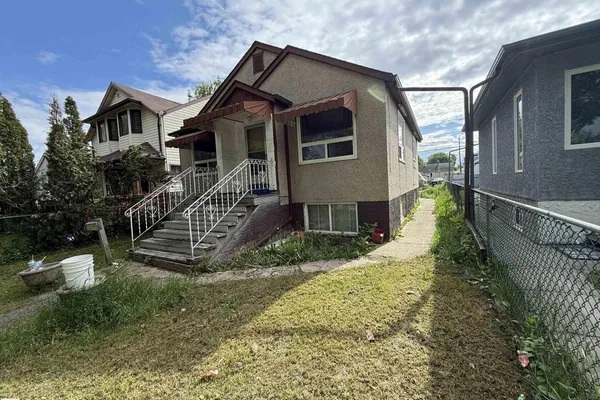 11825 67 ST NW photo 3