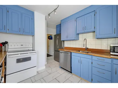 10670 61 AV NW photo 13