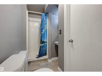 10670 61 AV NW photo 34